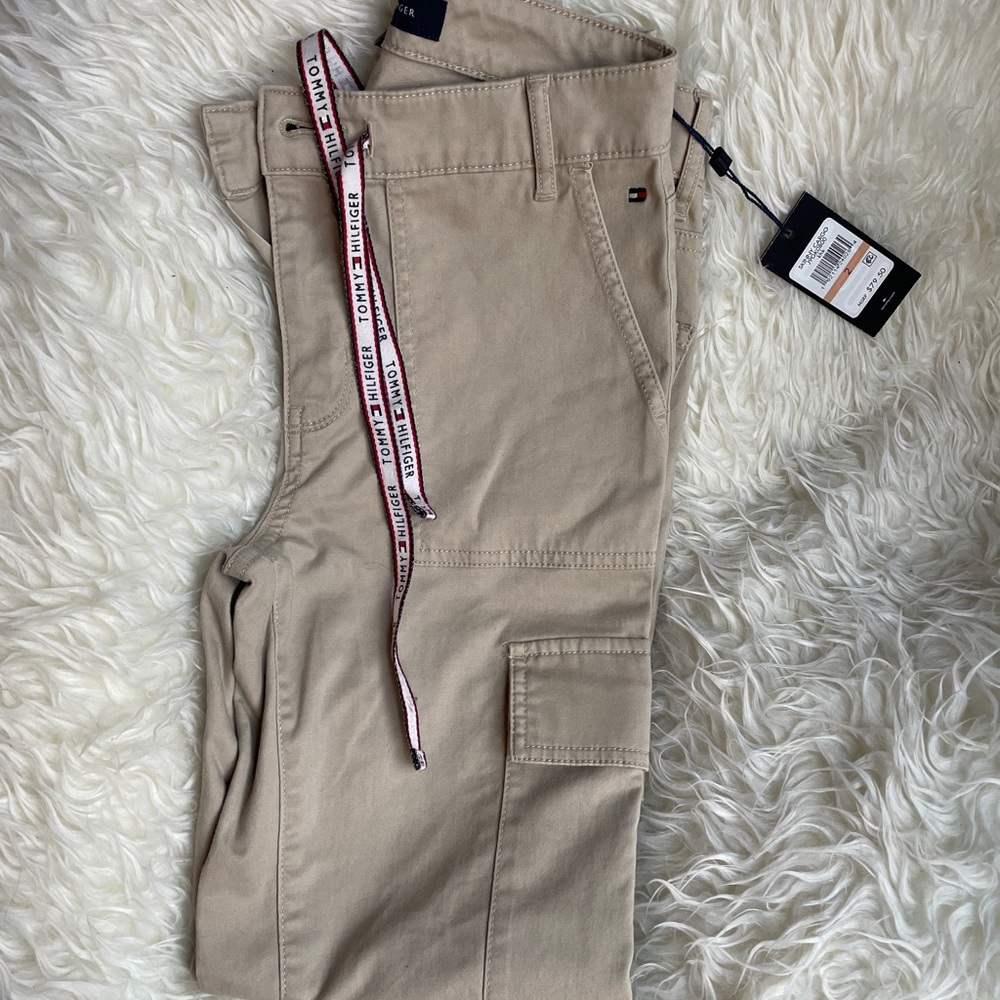 Tommy skinny cargo pants! Brand new and super cute but didn’t fit me